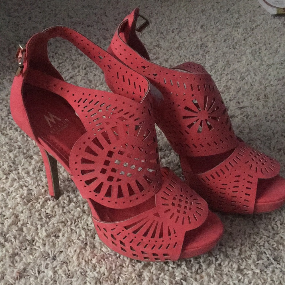 Super Cute Coral Heels sz 8.5